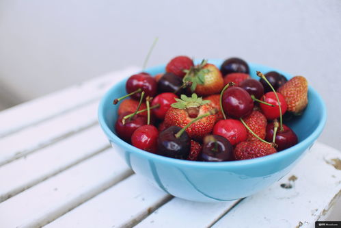 水果 碗水果 藍色碗 漿果 櫻桃 草莓 美食攝影圖片圖片壁紙 美食攝影圖片圖片壁紙